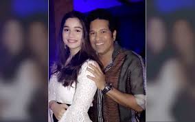 Sara tendulkar, the daughter of cricketing icon sachin tendulkar and wife anjali tendulkar is fast rising to become a social media sensation these days. Sara Tendulkar Wishes Daddy Sachin Tendulkar With Adorbs Pictures From Her Childhood Album Fans Trend Happybirthdaysachintendulkar