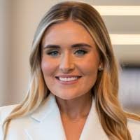 Leah Davenport's Instagram, Twitter & Facebook