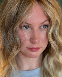 Ashley Hammers's Instagram, Twitter & Facebook