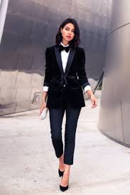 In unele tari, inclusiv in cuba, spania, portugalia, ungaria sau austria, porcul simbolizeaza progres, probabil pentru ca acest animal nu. Windswept A Fi Surprins Urma Haine Revelion 2019 Best Personal Ro