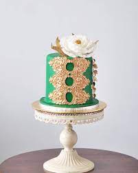 Major Love The Colour Is Perfect Greatly Inspired By Our Turun Temurun Kebaya And Cucuk Sanggul Kak Ti Said Her Beautiful Cakes Cake Decorating Cake