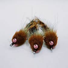 3 pack of 'Deer Belly Baitfish' in Natural/Mint- a real low tide banger.  Lands ninja-soft and hovers between strips. Available always @focusflyco  #focusflyco #deer #belly #baitfish #fly #flytying #flytyingjunkie #redfish  #flies #flyfishing #