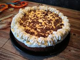 Chefkoch De Rezept Eierlikortorte Mit Saftigem Nussboden Kuchen Und Torten Rezepte Kuchen Und Torten Kuchen Rezepte Einfach