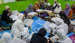 > talaqqi adalah perkataan arab yang berasal daripada kalimah laqia ; Ini Arti Istilah Tadarus Al Quran Sebenarnya Ramadan Tempo Co