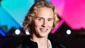 Sjunger Adrian Macéus om att bli av med oskulden?