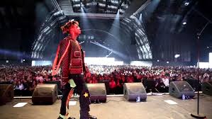 And these princesses need your help to create the perfect black and white outfit! Juice Wrld In Black Cargo Outfit Celebrity Clothing Charmboard