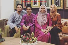 7 Gambar Engku Emran Bawa Laudya Sytd Beraya Di Rumah Amy Search Sebelum Ini Bekas Suami Erra Fazira Engku Emran Dan Pelakon Popula Penyanyi Suami Gambar