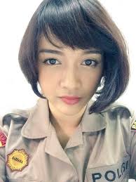 Kamu hanya perlu pergi ke barbershop dan meminta hairstylist untuk memilihkan potongan rambut pria keren ini jadi andalan banyak pesepak bola karena cukup effortless dan tahan di semua medan. Bikin Gemezzz Cantiknya Coba Cek Gaya Rambut Cantik Polwan Kaskus