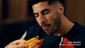 Paris Baguette X PSG 🇫🇷 @parisbaguette_kr @psg Mendes reaction =My  reaction New producing work🥖 Merci to everyone involved in this project  And we got some amazing 🥐 s ☺️