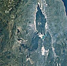 Lots of lava lake movement, spattering, lava flows, pele's the following shows the peak of activity at the lava lake of erta ale volcano (ethiopia) during its. Erta Ale Wikipedia