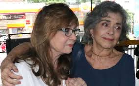 View daniella perez herrera's profile on linkedin, the world's largest professional community. Betty Faria Conforta Gloria Perez Na Missa De 25 Anos De Morte De Daniella Perez Quem Quem News