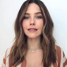 Radiant medium length hair with bangs. 16 Best Blunt Haircut Ideas For 2018 Glamour