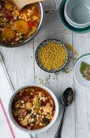 Einfache Gemusesuppe Fur Faule Tage Kalorienarm Wurzig Schnell Gemacht Easy Vegetable Soup With Noodles For Suppen Und Eintopfe Gesunde Rezepte Gemusesuppe