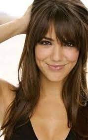 Effet boule sur l'arrière contrebalance cette masse de cheveux qui contraste avec pointes claires. Idee De Coupe De Cheveux Mi Long Avec Frange Cheveux Mi Longs Avec Frange Coupe De Cheveux Cheveux Long Avec Frange