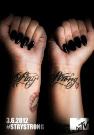 Pin De Nichole Heinonen Em Clothes Makeup Hair Etc Tatuagens Fortes Tatuagens De Demi Lovato Tatuagem Demi Lovato