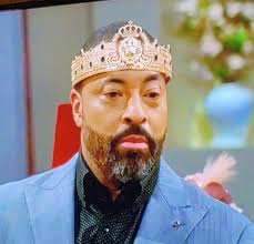 Bill wearing that crown! 🤣😂