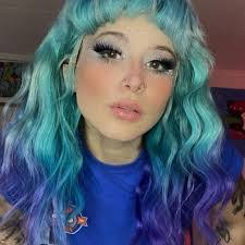 Elizabeth Knapp's Instagram, Twitter & Facebook