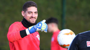 Born 4 november 1992) is an austrian professional footballer who plays as a goalkeeper for fc red bull salzburg. Rb Salzburg Bindet Torhuter Cican Stankovic Langfristig Fussball Bundesliga