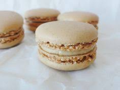 Macarons A La Vanille De Pierre Herme Macaron Facile Recette Macaron Recette Macaron Facile