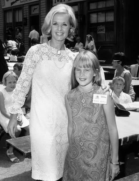 15 Vintage Photos of Melanie Griffith with Mom Tippi Hedren and  Granddaughter Dakota Johnson
