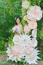 15 Fabulous Oversized Flower Wedding Decor Ideas Weddingomania Paper Flowers Wedding Paper Floral Paper Flower Backdrop
