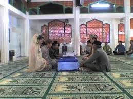 Ust, apakah akad nikah lebih afdol dilakukan di masjid.? Suara Musik Dan Akad Nikah Di Dalam Masjid