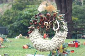 Keep cut flowers away from fruit, which emits a gas that makes flowers die mama's health: Unique Ideas For Using Flower Petals And Flower Stems Jewelry Keepsakes