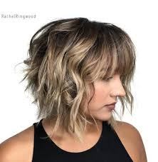 Really short bob for women. 10 Neue Wege Zum Sport Kurzes Welliges Haar Mit Pony Neueste Frisuren Bob Frisuren Frisuren 2018 Neueste Frisuren 2018 Haar Modelle 2018 Wavy Bob Hairstyles Short Wavy Hair Choppy Bob Hairstyles