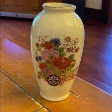 Kama palm tea above a box containing 九谷 then kutani under the box. Unknown Accents Japanese Flower Vase Gold Rim Floral Porcelain Poshmark