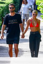 Hey, soooo.scott disick (34 years of age, three children, ex of kourtney kardashian) is dating sofia richie (19 years of age, no offspring, sister of nicole richie), and ummm, here are all the pics that prove it. 9 Pictures Of Scott Disick And Sofia Richie That You Didn T Ask For But I M Showing You Anyway