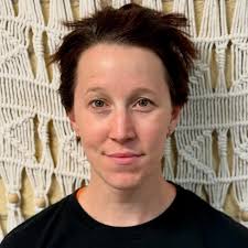 🤍🩶Grey Blending for Meg 🩶🤍 This was really fun! Meg came in wanting an  edgy, work-appropriate look that blended with her grey roots. After  analyzing her regrowth pattern, a silver block of