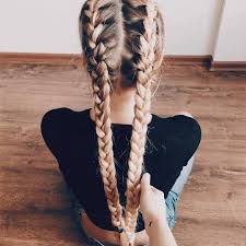 Franzosischer Zopf Ist Leicht Zu Flechten Diy Anleitung Frisurentrends Mode Zenideen Geflochtene Frisuren Flechtfrisuren Flechten Lange Haare