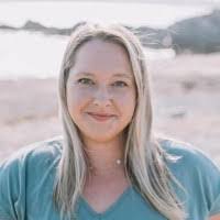 Julie Leighton's Instagram, Twitter & Facebook