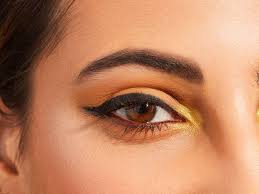 From gold eyes to green eyes to blue eyes, they're literally one of a kind. How To Apply A Cat Eye For Your Eye Shape Makeup Com