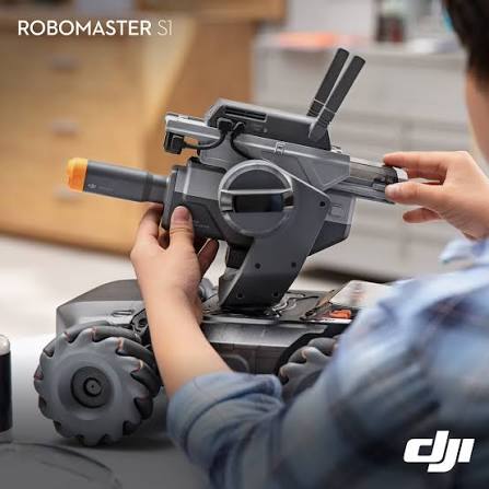 DJI - ¡Perfecto para todas las edades! 🤩 El Robomaster S1 🤖 combina tecnología avanzada con un diseño divertido y desafiante. Vení a probarlos a nuestras tiendas. ¡Te esperamos! 🤓 | Facebook