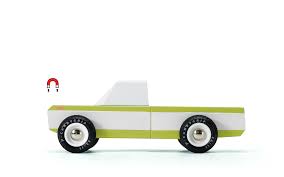This here is a sweet accessory to any beach themed playset, or discerning shelf. Strand Outdoor Candylab Toys