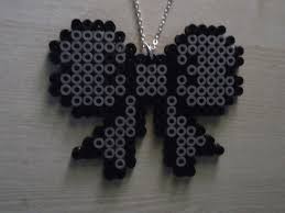 Collier Nœud Papillon En Perles A Repasser Pixel Art Collier Par Mademoisellekoala Bijoux Perles Hama Perles A Repasser Perle
