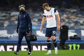 ويتواجد هاري كين في المركز الثاني في جدول ترتيب هدافي البريمييرليج، برصيد 28 هدفًا من ناحية أخرى أكد كين أن إنهاء فريقه للبريمييرليج هذا الموسم ضمن الأربعة الكبار والتأهل. Ø§Ù„Ù‚Ù„Ù‚ ÙŠØ¶Ø±Ø¨ Ø¥Ù†ÙƒÙ„ØªØ±Ø§ Ø¨ÙƒØ§Ù…Ù„Ù‡Ø§ Ø¨Ø¹Ø¯ Ø¥ØµØ§Ø¨Ø© Ù‡Ø§Ø±ÙŠ ÙƒÙŠÙ†