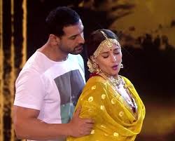 When John Abraham And Madhuri Dixit Shook Legs On Dhak Dhak Karne Laga Watch Video Celebrities News India Tv See more ideas about madhuri dixit, bollywood actress, indian beauty.