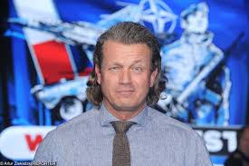 W niedawnym programie jednak zaskoczył jawnym manifestowaniem swoich. Galeria O2 Serce Internetu