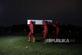 Pelaksanaan vaksinasi tahap kedua di kota malang. Jumlah Pemakaman Jenazah Covid 19 Di Jakarta Menurun Republika Online