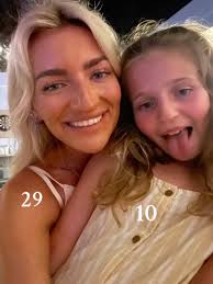 Nicole hook (@nicolehook)