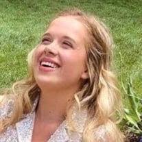 Noelle Hood's Instagram, Twitter & Facebook