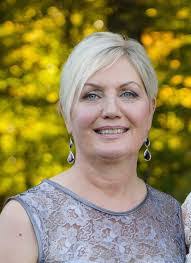 Lori Dahl's Instagram, Twitter & Facebook