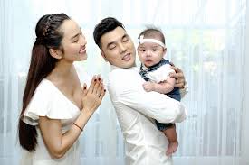 Ưng hoàng phúc thích giây phút ôm, xoa và hôn bụng bà xã. Gia Ä'inh Nhá» Ä'ang Yeu Cá»§a Æ°ng Hoang Phuc Va Vá»£ Sieu Máº«u Yeah1 News