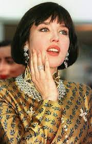 Established in 1930, al zain jewellery is recognized as a leading designer, manufacturer & retailer of luxury & affordable fine jewellery in the gulf region. Isabelle Adjani At The Cartier Evening Which Celebrated Its 150th Anniversary Necklace With Diamonds And Platinum Kaleidoscope Effect