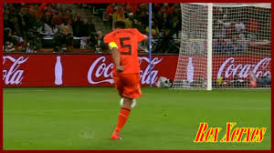 Giovanni van bronckhorst ist ein ehemaliger fußballspieler aus нидерланды, (* 05 февр. Holland Vs Uruguay W Cup 2010 Van Bronckhorst Goal Youtube