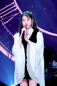 Paula Adli Kullanicinin Iu Panosundaki Pin Sanatcilar