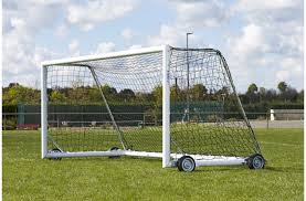 Fautes jettent des barrières ou sans barrière, prise de vue sans obstacle, il est comme une tache lointaine. Junior Mobile Football Goal Marty Sports
