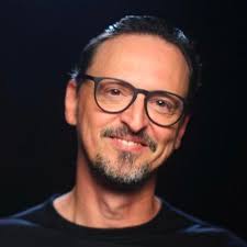 Moises Acevedo (@moisdude)